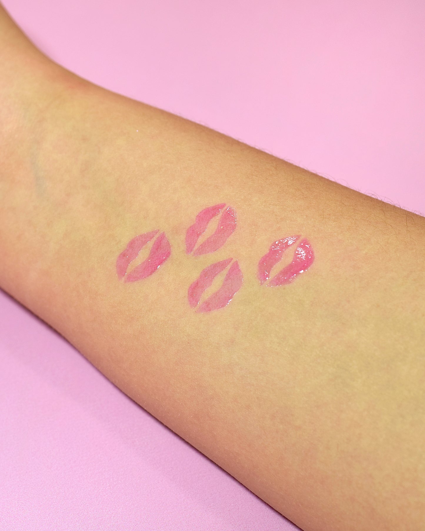 Labios Glossy + Efecto volumen en segundos (Brillo Kiss Glow con Llavero)